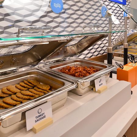 Holiday Inn Express Hotel & Suites Colby By Ihg Εξωτερικό φωτογραφία
