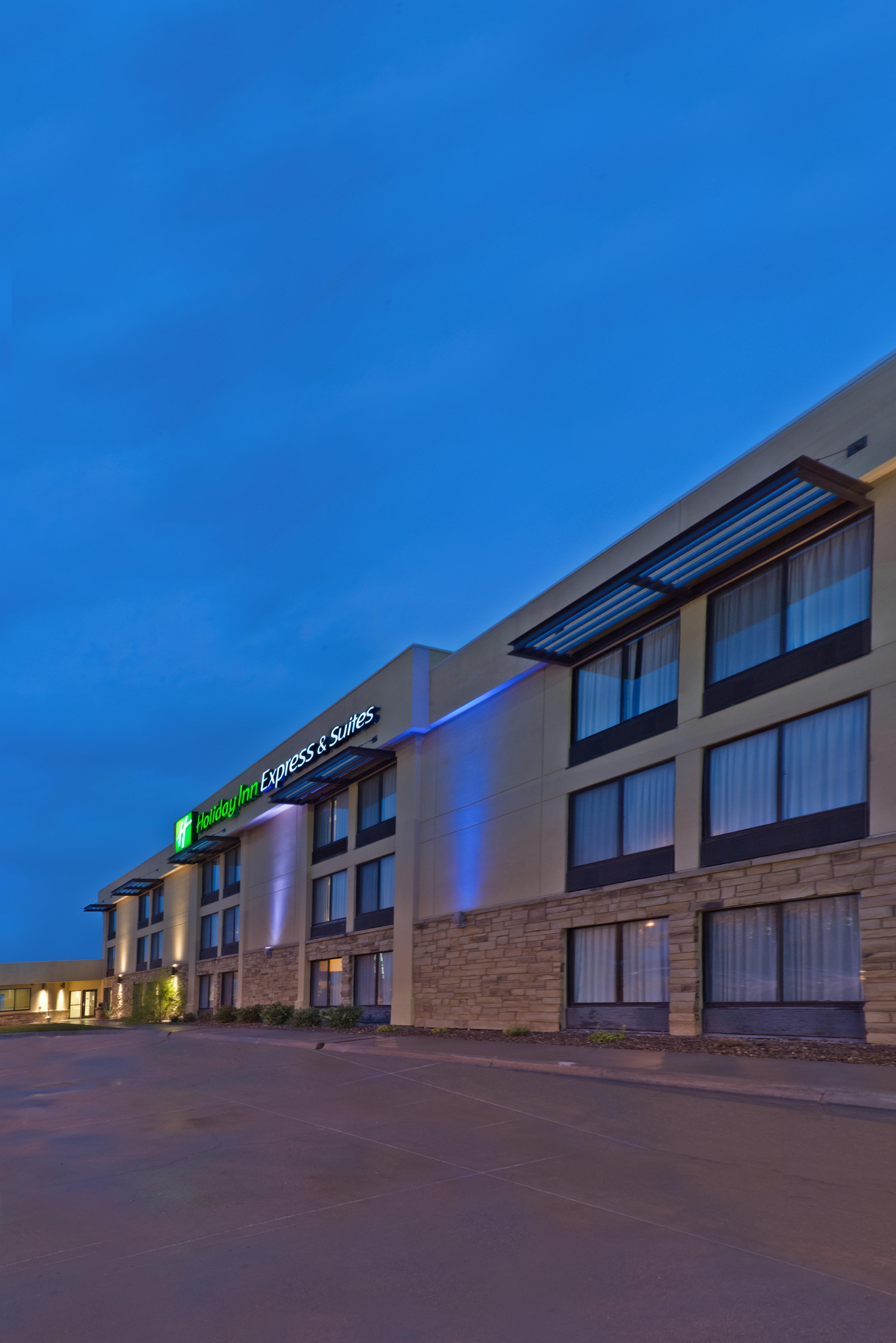 Holiday Inn Express Hotel & Suites Colby, An Ihg Hotel Εξωτερικό φωτογραφία