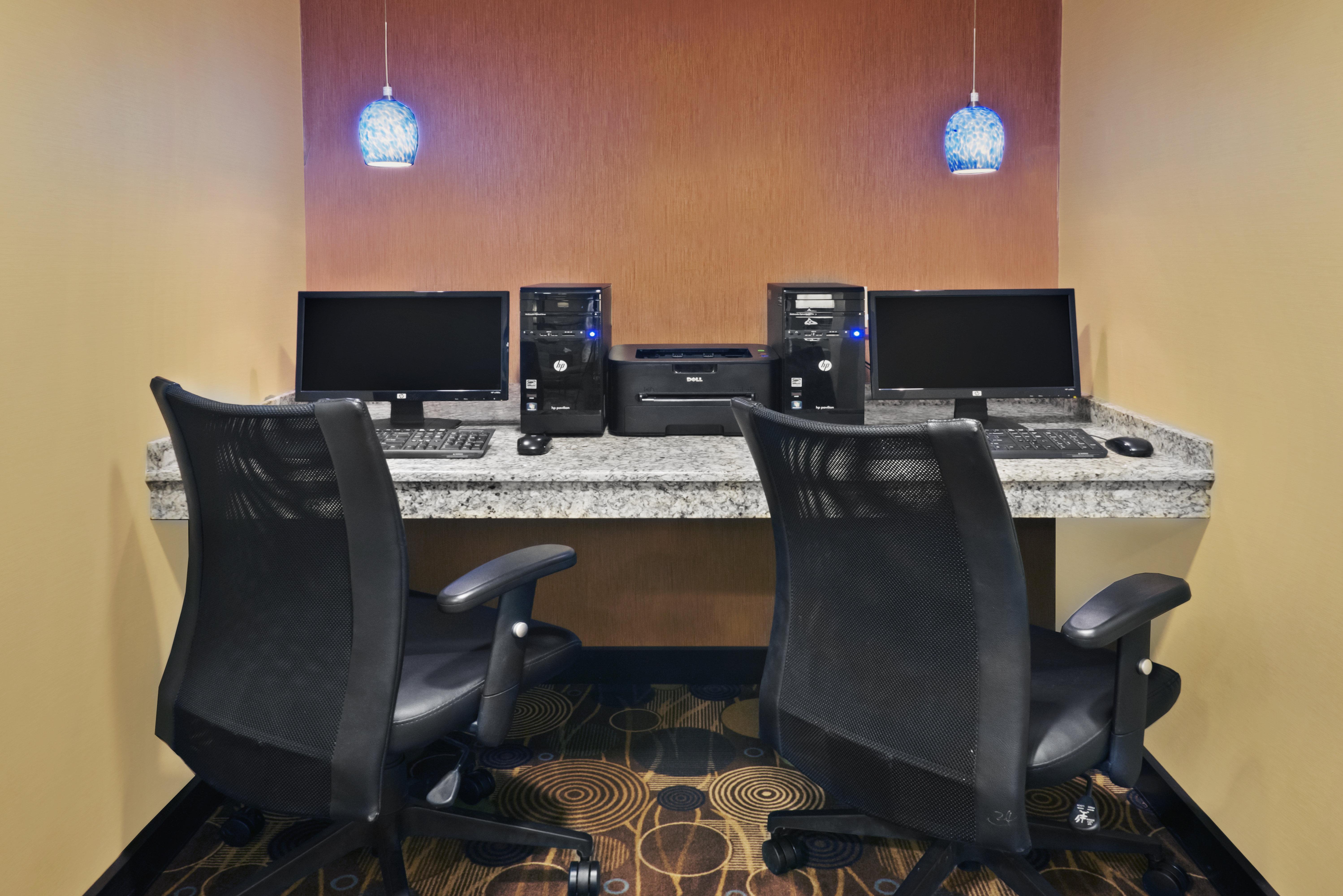 Holiday Inn Express Hotel & Suites Colby By Ihg Εξωτερικό φωτογραφία