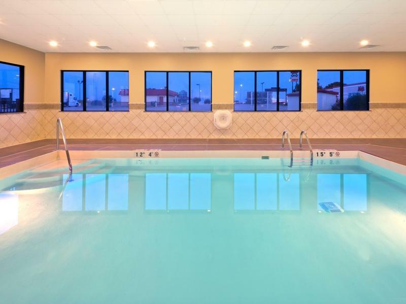 Holiday Inn Express Hotel & Suites Colby By Ihg Εξωτερικό φωτογραφία