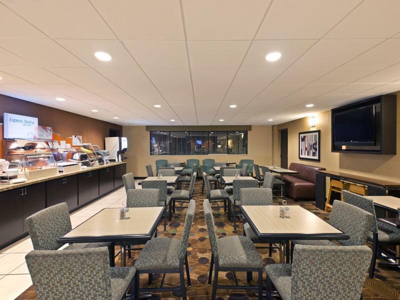 Holiday Inn Express Hotel & Suites Colby By Ihg Εξωτερικό φωτογραφία